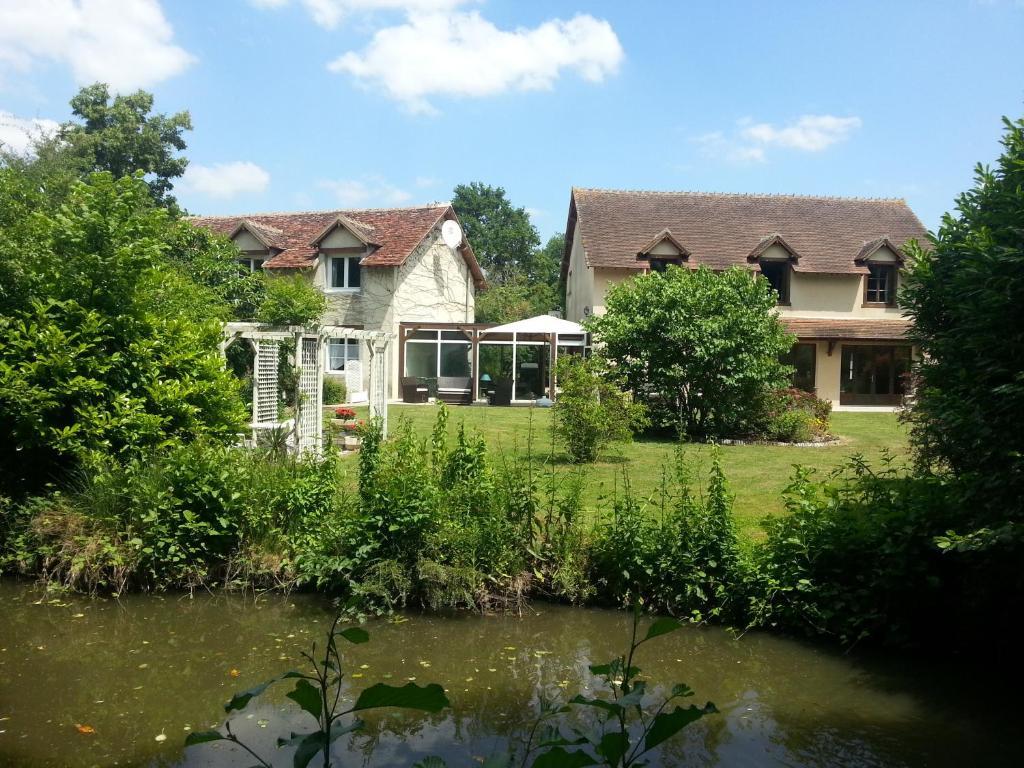 Hotel & Restaurant Le Moulin De Chameron, The Originals Relais Bannegon Buitenkant foto